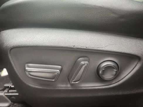 Used 2021 Toyota Highlander XLE FWD image 14