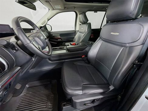 Used 2025 Ford Expedition Max Platinum AWD/4WD image 11