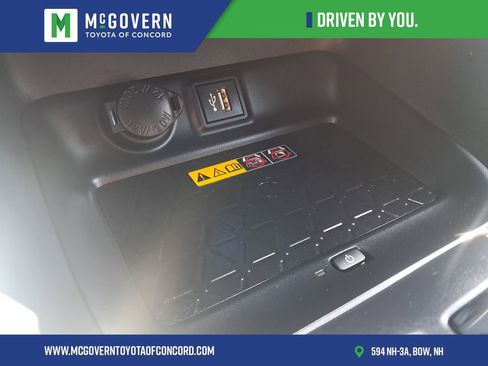 Used 2025 Toyota RAV4 XSE w/ Advanced Technology Package AWD/4WD image 32
