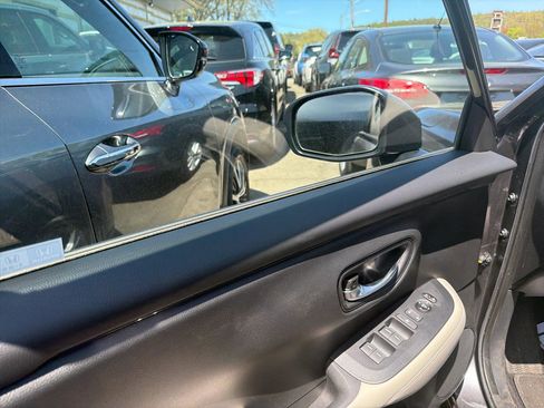 Used 2024 Honda HR-V LX image 15