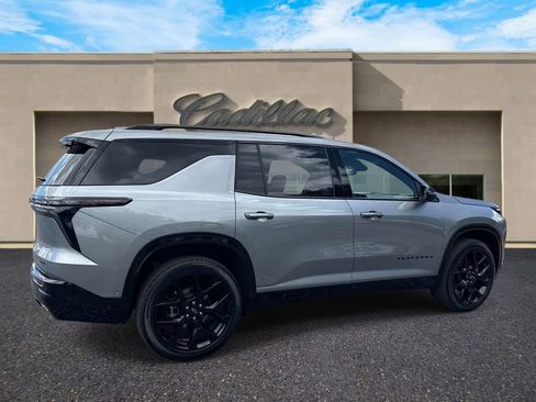 Used 2026 Chevrolet Traverse RS FWD image 3