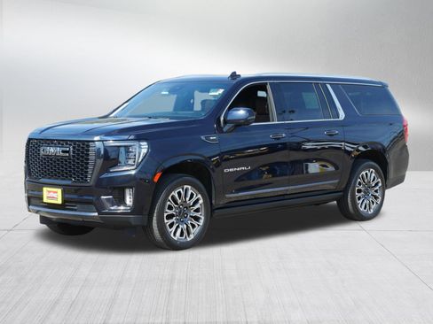 Used 2023 GMC Yukon XL Denali Ultimate AWD/4WD image 3