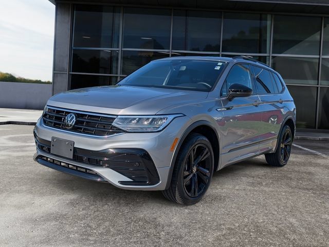Used 2024 Volkswagen Tiguan SE R-Line AWD/4WD image 5