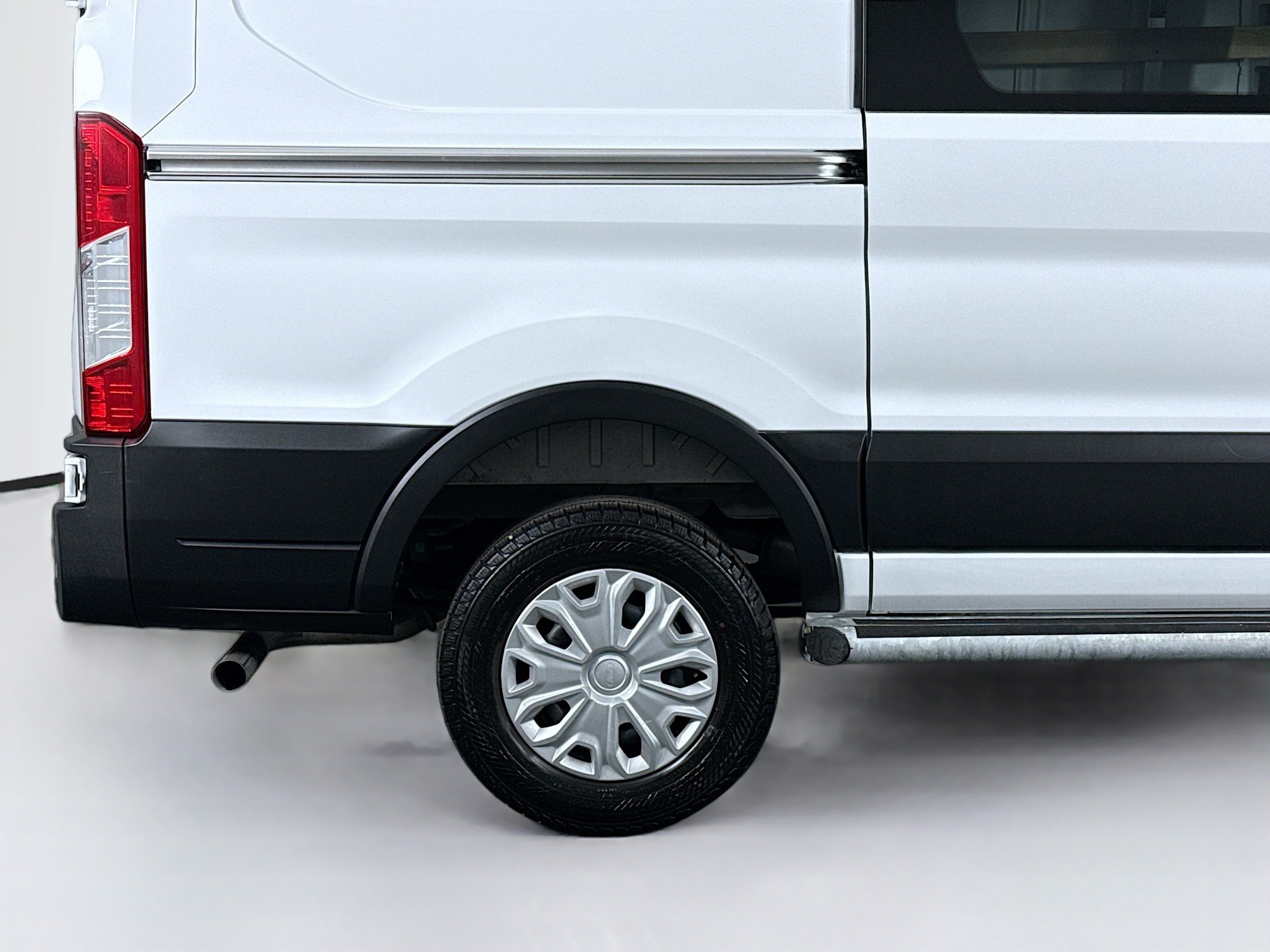 Used 2025 Ford Transit 250 Low Roof w/ Exterior Upgrade Package RWD image 42