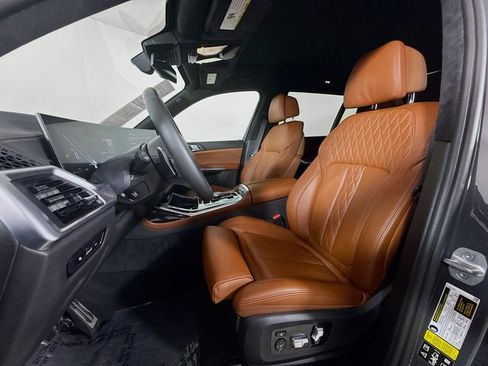 Used 2024 BMW X7 xDrive40i w/ M Sport Package AWD/4WD image 11