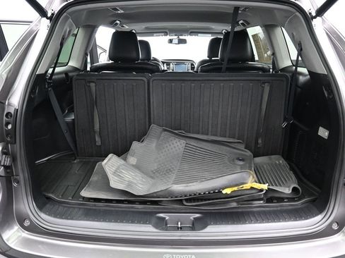 Used 2016 Toyota Highlander XLE image 26