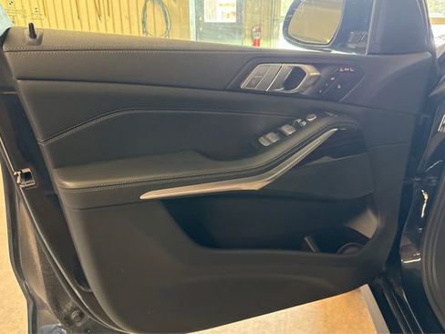 Used 2022 BMW X7 xDrive40i w/ M Sport Package image 19