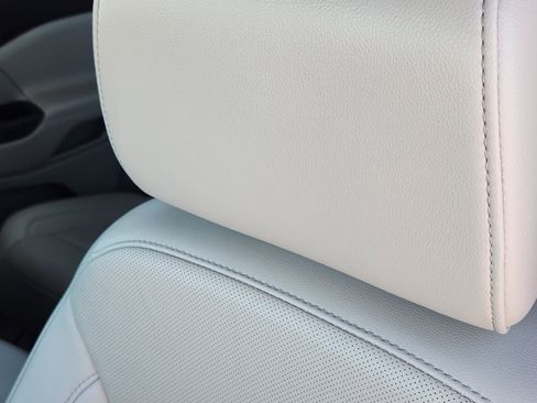 Used 2023 GMC Acadia SLT image 18