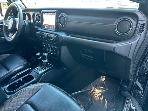 Used 2023 Jeep Wrangler Unlimited Sahara AWD/4WD image 29