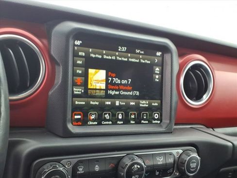 Used 2023 Jeep Gladiator Rubicon w/ Cold Weather Group image 11