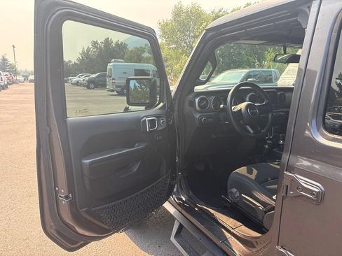Used 2018 Jeep Wrangler Unlimited Sport S AWD/4WD image 16