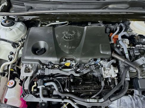 Used 2025 Toyota Camry SE FWD image 9