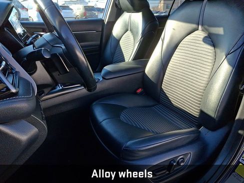 Used 2021 Toyota Camry SE image 16