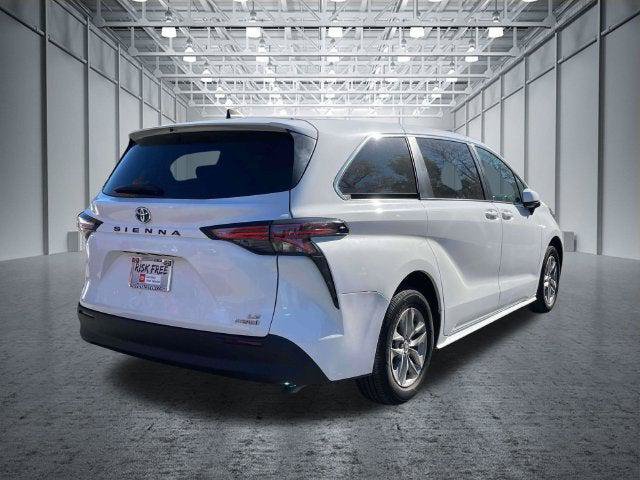 Certified 2022 Toyota Sienna LE FWD image 8