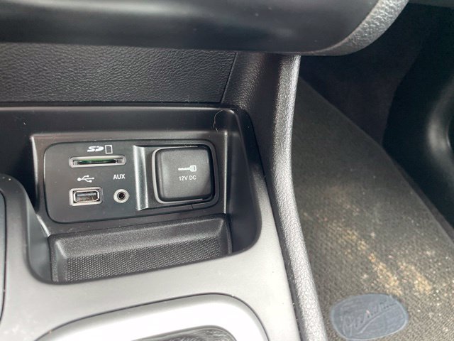 Used 2018 Jeep Cherokee Overland w/ Technology Group AWD/4WD image 38