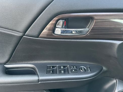 Used 2016 Honda Accord EX image 12