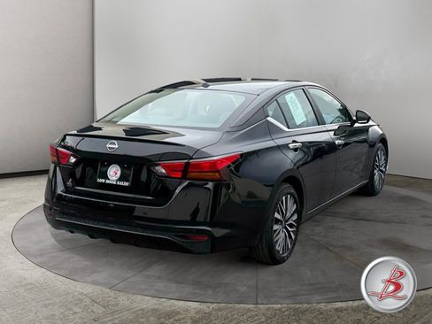 Used 2025 Nissan Altima 2.5 SV FWD image 7