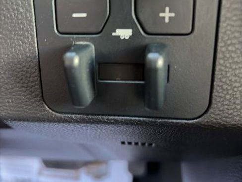 Used 2024 Toyota Tundra Limited image 31