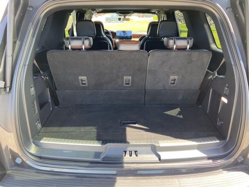 Used 2024 Lincoln Navigator Reserve AWD/4WD image 8