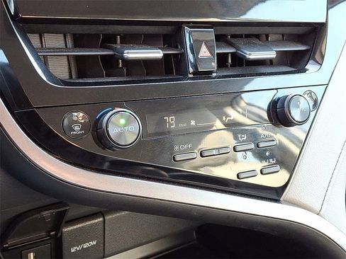 Used 2022 Toyota Camry SE image 15