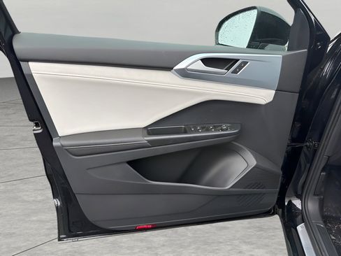 New 2026 Volkswagen Taos SE image 27