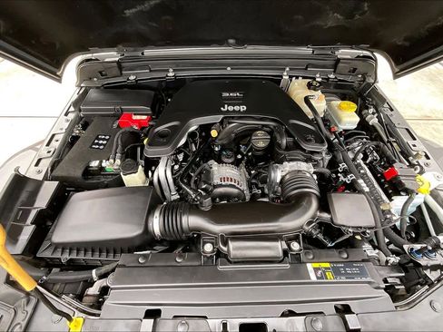 Used 2019 Jeep Wrangler Unlimited Sahara image 13