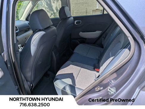 Used 2023 Hyundai Venue Limited FWD image 33