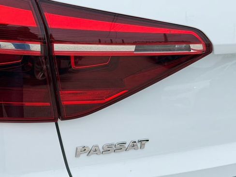 Used 2018 Volkswagen Passat 2.0T R-Line FWD image 8