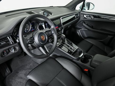 New 2026 Porsche Macan image 4