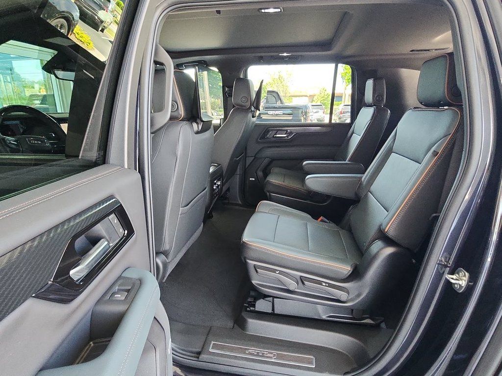 Certified 2025 GMC Yukon XL AT4 w/ AT4 Premium Plus Package AWD/4WD image 23