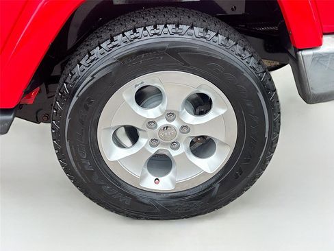 Used 2015 Jeep Wrangler Sahara w/ Connectivity Group AWD/4WD image 27