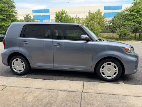 Used 2011 Scion xB FWD image 19