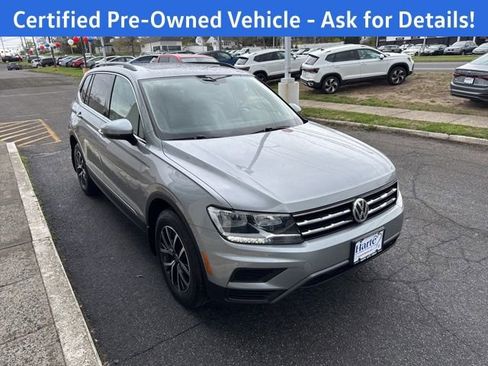 Used 2021 Volkswagen Tiguan SE w/ Panoramic Sunroof Package FWD image 2