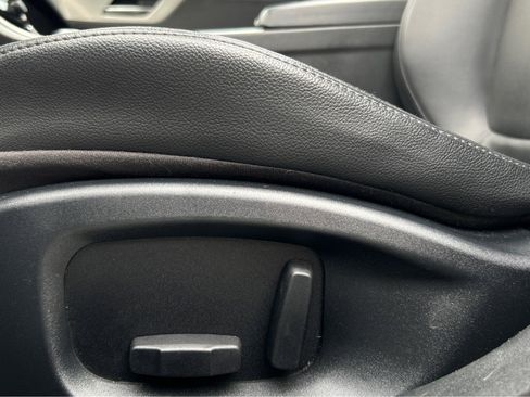 Used 2016 Jaguar XF Premium image 40