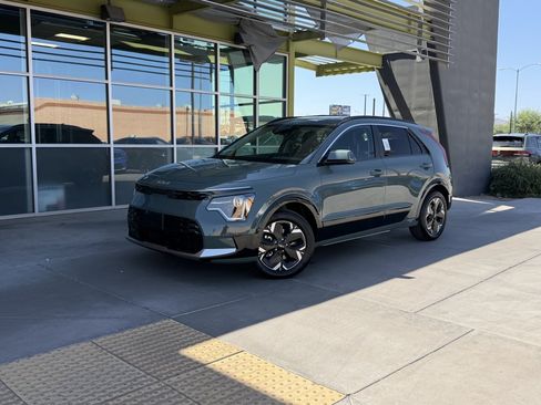 Used 2025 Kia Niro Wind FWD image 1