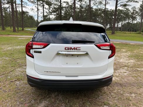Used 2024 GMC Terrain SLE FWD image 4