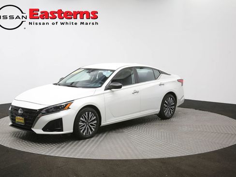 Used 2025 Nissan Altima 2.5 SV FWD image 46