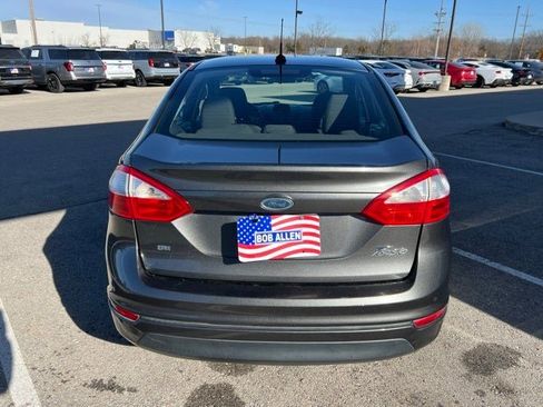 Used 2015 Ford Fiesta SE image 4