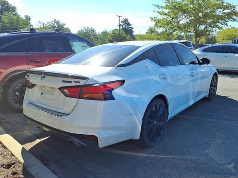 Used 2022 Nissan Altima 2.5 SR w/ Midnight Edition Package FWD image 9