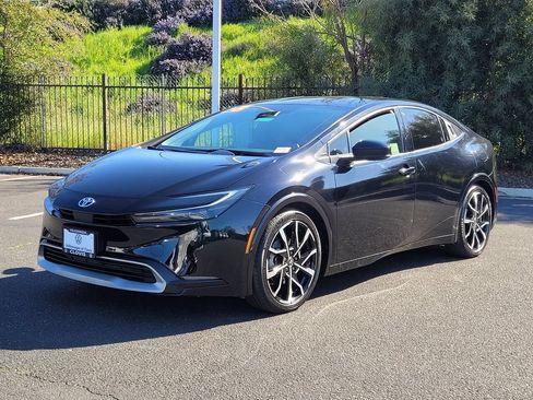 Used 2023 Toyota Prius Prime FWD image 10