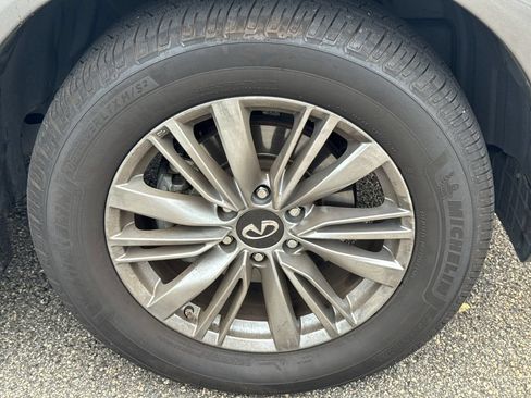 Used 2019 INFINITI QX80 Luxe w/ All-Season Package RWD image 12