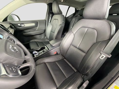 Certified 2024 Volvo XC40 B5 Plus w/ Climate Package image 21