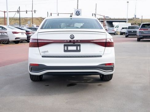 New 2026 Volkswagen Jetta SE image 4