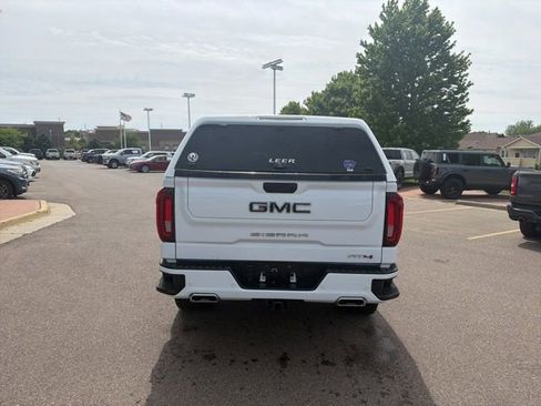 Used 2023 GMC Sierra 1500 AT4 w/ Technology Package AWD/4WD image 4