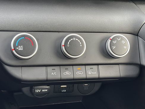 Certified 2025 Hyundai Elantra SE FWD image 32