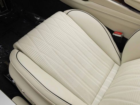 Used 2024 Bentley Flying Spur Azure AWD/4WD image 38