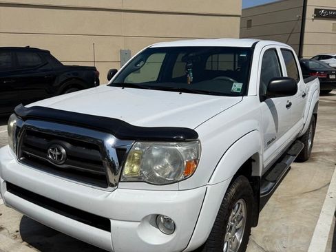 Used 2010 Toyota Tacoma PreRunner image 1