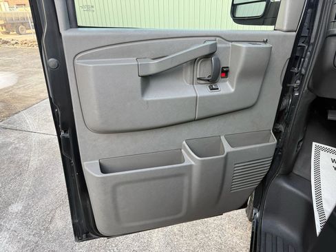 Used 2018 Chevrolet Express 2500 w/ Driver Convenience Package image 18