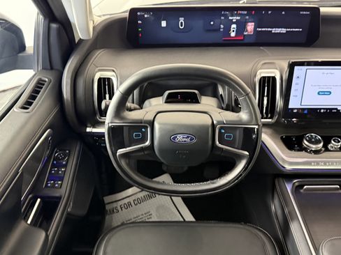 Certified 2025 Ford Expedition Platinum AWD/4WD image 11