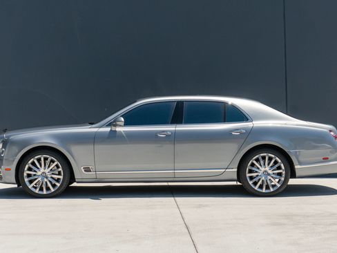 Used 2020 Bentley Mulsanne RWD image 2